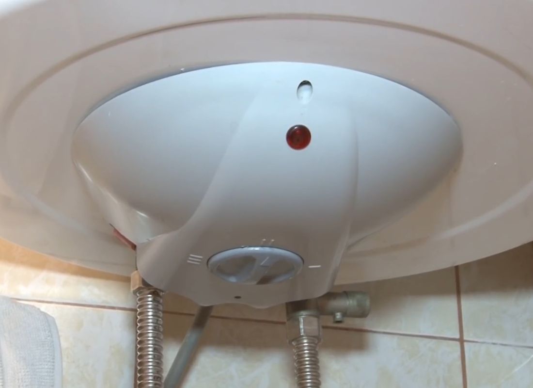 Protokol bezbednosti za bojler u kupatilu: uzemljenje, RCD zaštita, položaj utičnice i pravila koja se često preskoče